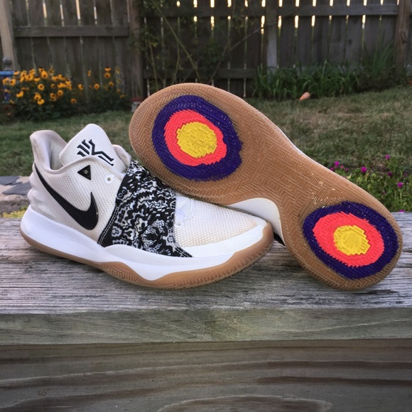 Kyrie 4 low white black - Picture 2 of 3
